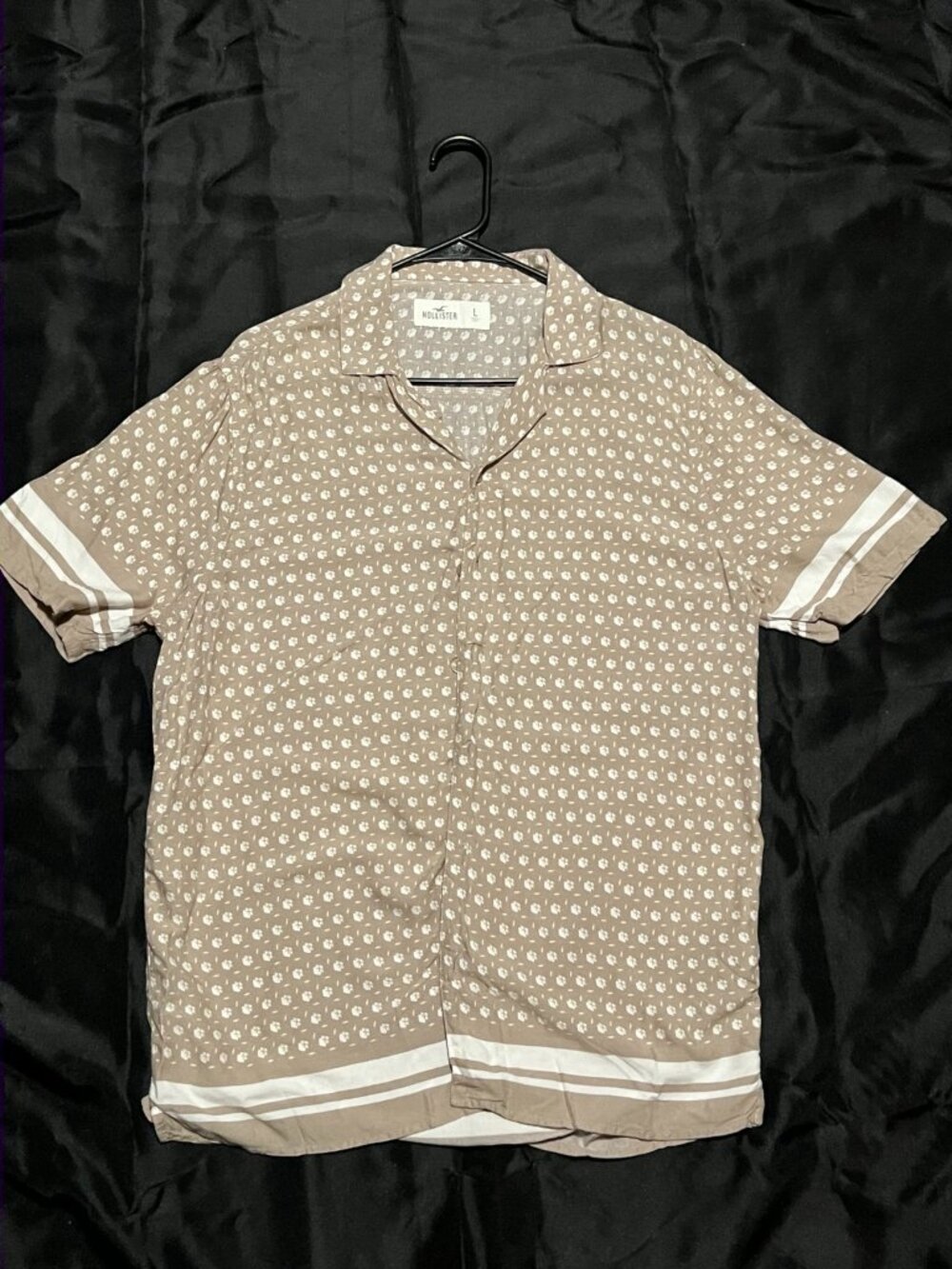 Hollister Button-Up Shirt Men’s Large Beige Pattern Short Sleeve Casual Beach